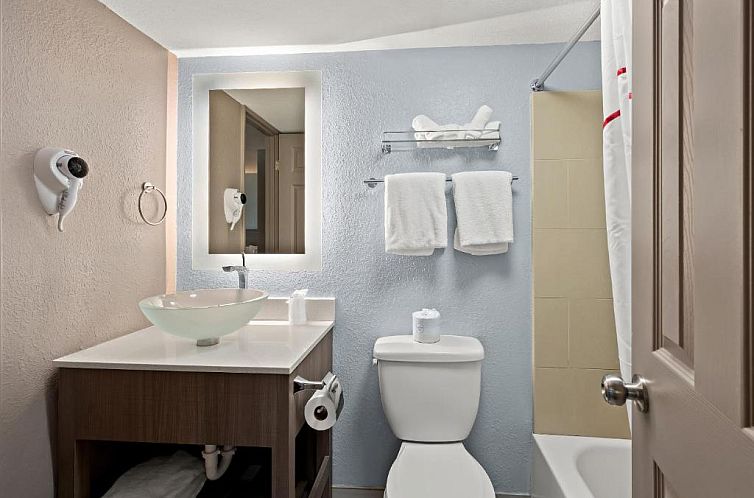 Red Roof Inn PLUS+ & Suites Naples Downtown-5th Ave S