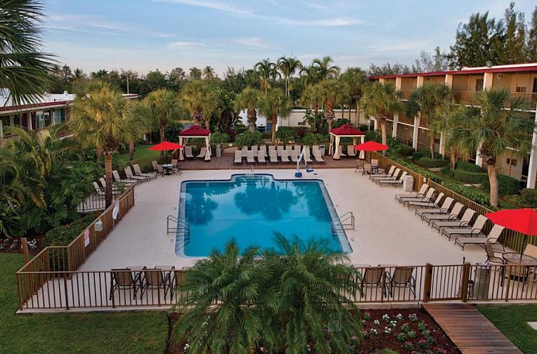 Red Roof Inn PLUS+ & Suites Naples Downtown-5th Ave S