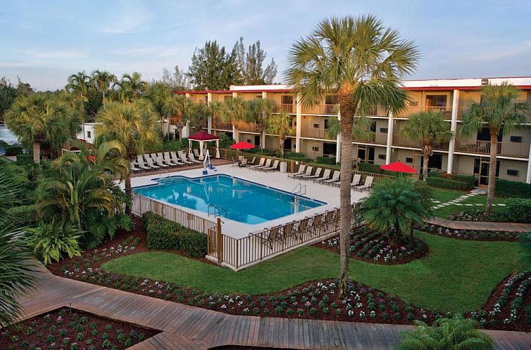 Red Roof Inn PLUS+ & Suites Naples Downtown-5th Ave S