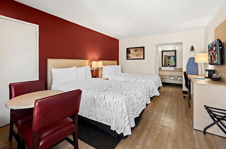 Red Roof Inn PLUS+ & Suites Naples Downtown-5th Ave S