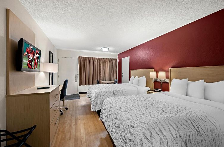 Red Roof Inn PLUS+ & Suites Naples Downtown-5th Ave S