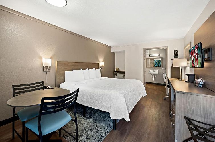 Red Roof Inn PLUS+ & Suites Naples Downtown-5th Ave S