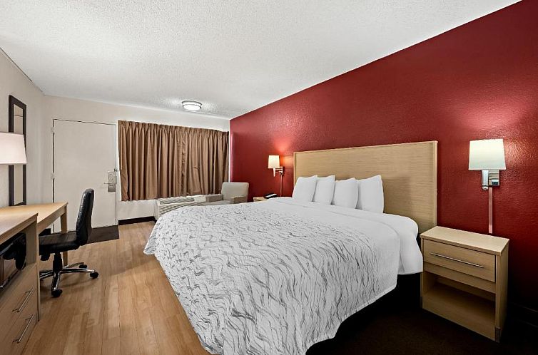 Red Roof Inn PLUS+ & Suites Naples Downtown-5th Ave S