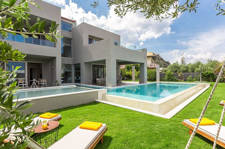 Vakantiehuis Villa mit beheiztem Pool in der Nähe von Stran