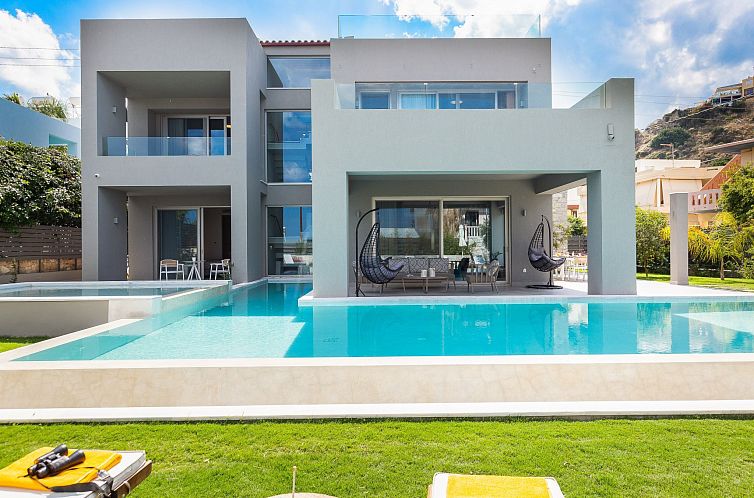 Vakantiehuis Villa mit beheiztem Pool in der Nähe von Stran