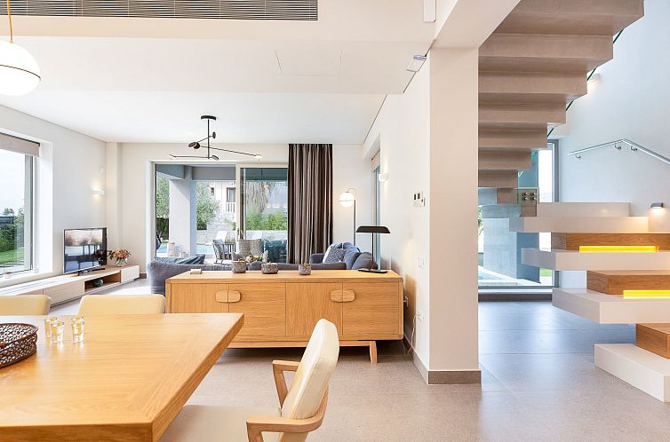 Vakantiehuis Villa mit beheiztem Pool in der Nähe von Stran