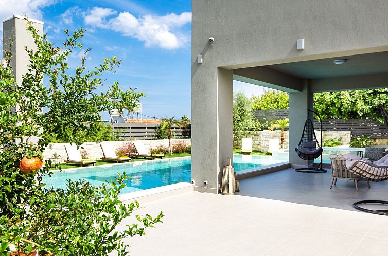 Vakantiehuis Villa mit beheiztem Pool in der Nähe von Stran