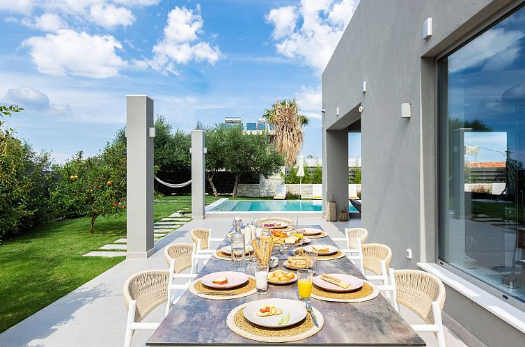 Vakantiehuis Villa mit beheiztem Pool in der Nähe von Stran