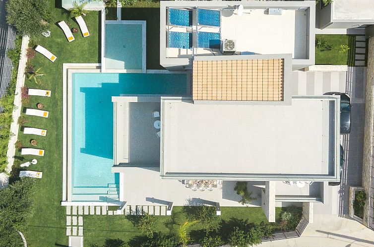 Vakantiehuis Villa mit beheiztem Pool in der Nähe von Stran