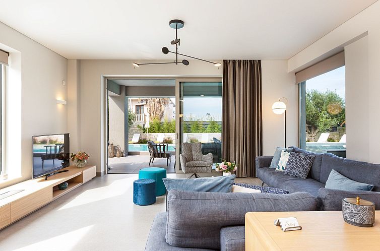 Vakantiehuis Villa mit beheiztem Pool in der Nähe von Stran