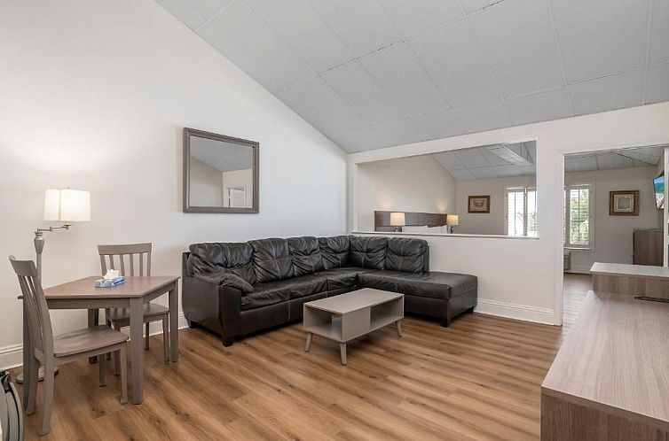 Naples Park Central Hotel