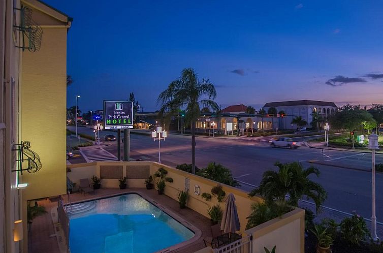 Naples Park Central Hotel