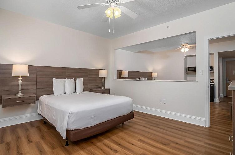 Naples Park Central Hotel