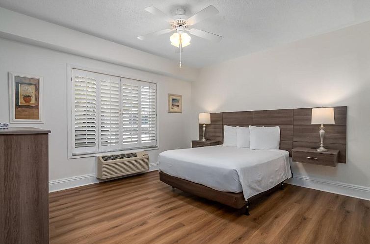 Naples Park Central Hotel