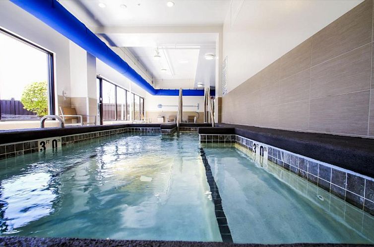 Holiday Inn Milwaukee Riverfront, an IHG Hotel