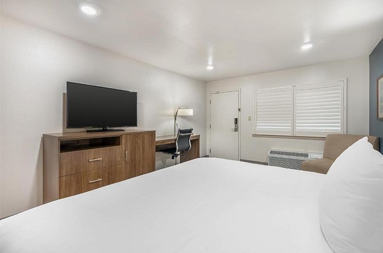 Best Western Plus Clocktower Inn