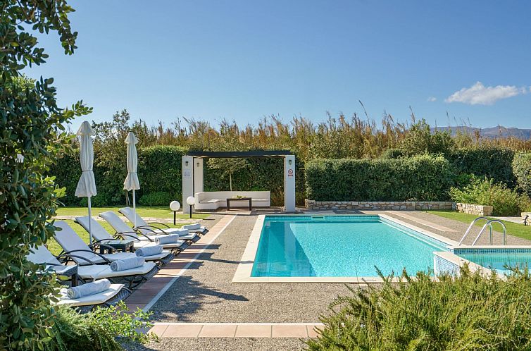 Vakantiehuis Villa aus Stein, privater Pool, BBQ 30m zum Str