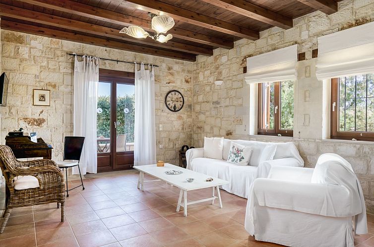 Vakantiehuis Villa aus Stein, privater Pool, BBQ 30m zum Str