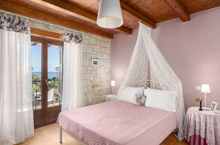 Vakantiehuis Villa aus Stein, privater Pool, BBQ 30m zum Str