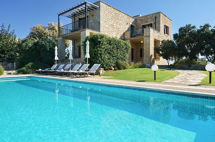 Vakantiehuis Villa aus Stein, privater Pool, BBQ 30m zum Str