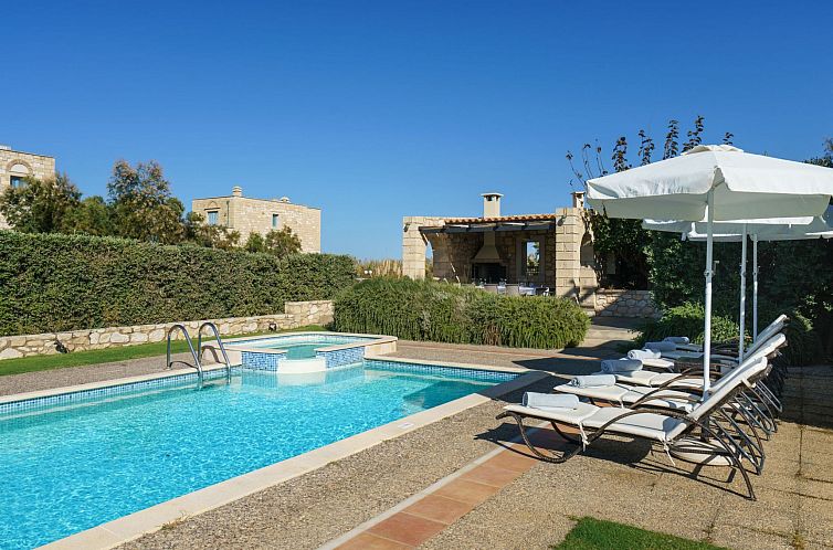 Vakantiehuis Villa aus Stein, privater Pool, BBQ 30m zum Str