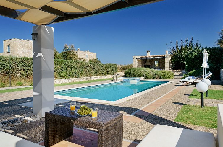 Vakantiehuis Villa aus Stein, privater Pool, BBQ 30m zum Str