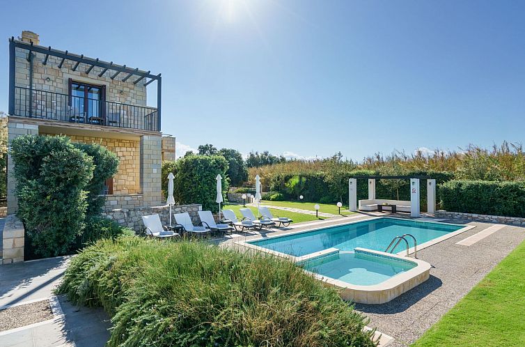Vakantiehuis Villa aus Stein, privater Pool, BBQ 30m zum Str
