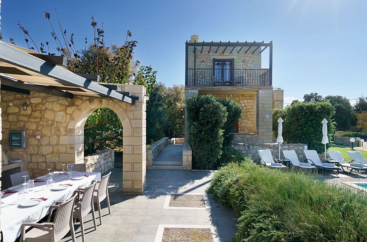 Vakantiehuis Villa aus Stein, privater Pool, BBQ 30m zum Str