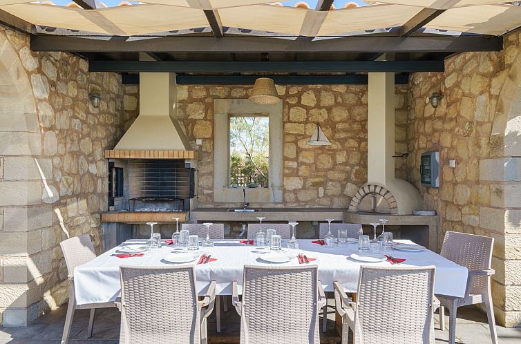 Vakantiehuis Villa aus Stein, privater Pool, BBQ 30m zum Str