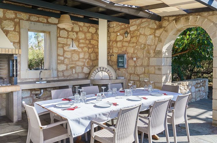 Vakantiehuis Villa aus Stein, privater Pool, BBQ 30m zum Str