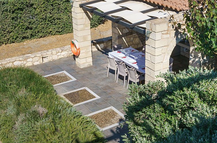 Vakantiehuis Villa aus Stein, privater Pool, BBQ 30m zum Str