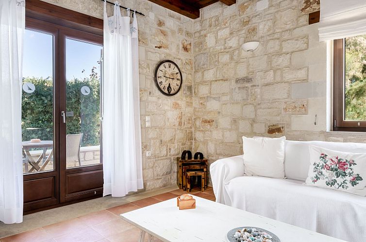 Vakantiehuis Villa aus Stein, privater Pool, BBQ 30m zum Str