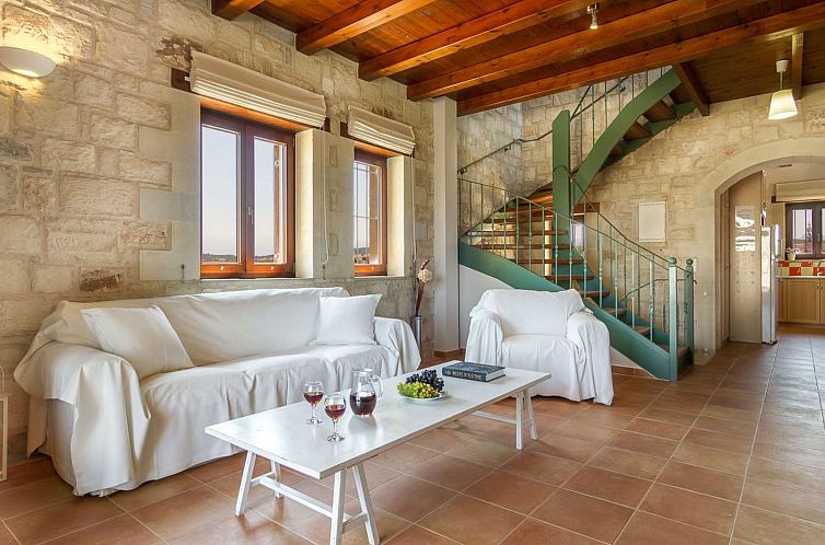 Vakantiehuis Villa aus Stein, privater Pool, BBQ 30m zum Str