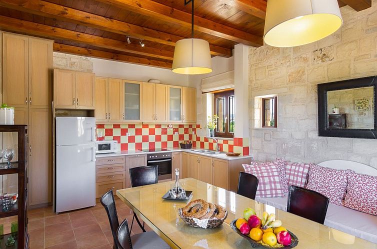 Vakantiehuis Villa aus Stein, privater Pool, BBQ 30m zum Str