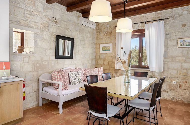Vakantiehuis Villa aus Stein, privater Pool, BBQ 30m zum Str