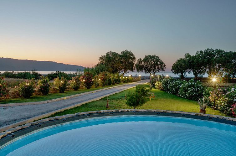 Vakantiehuis Neue Strandvilla SixStars in Chania, mit Sauna