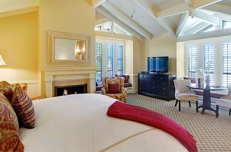 Carriage House Inn