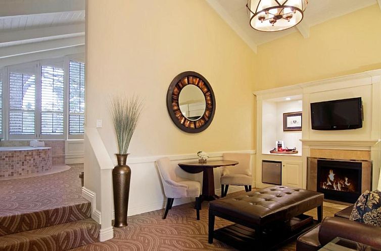 Carriage House Inn