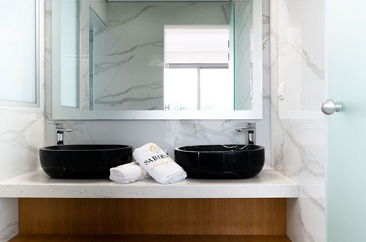 Vakantiehuis Sardines Luxury Villa 1 - Privater Pool und Gar