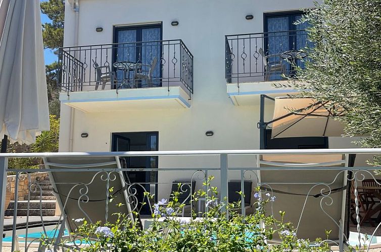 Vakantiehuis Nefeli Blue Villa in altem Olivenhain, Meerblic