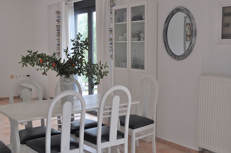 Vakantiehuis Nefeli Blue Villa in altem Olivenhain, Meerblic