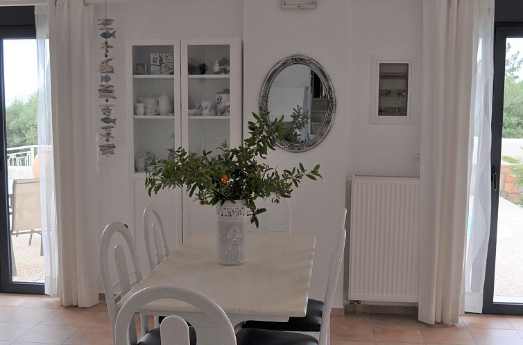 Vakantiehuis Nefeli Blue Villa in altem Olivenhain, Meerblic