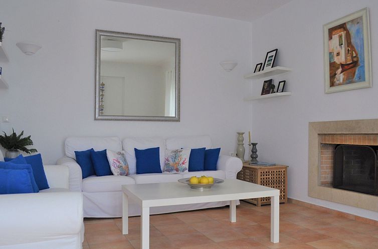 Vakantiehuis Nefeli Blue Villa in altem Olivenhain, Meerblic