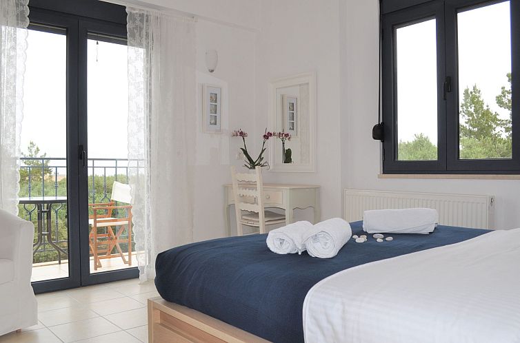 Vakantiehuis Nefeli Blue Villa in altem Olivenhain, Meerblic