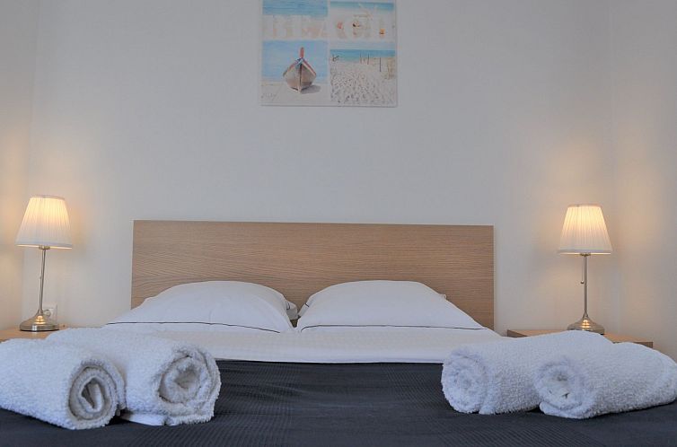 Vakantiehuis Nefeli Blue Villa in altem Olivenhain, Meerblic