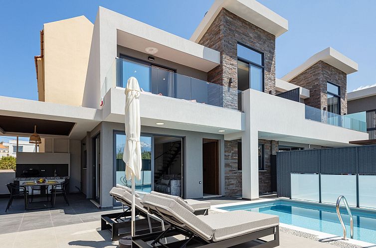 Vakantiehuis VillAgioi I - Privater Pool und 450m zum Sandst
