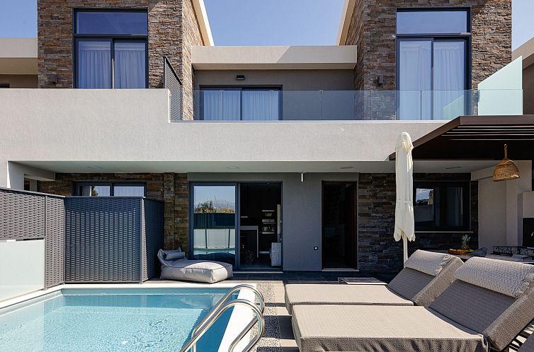 Vakantiehuis VillAgioi Villa II 2-BR Pool Villa, zu Fuß zum