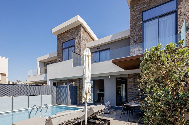 Vakantiehuis VillAgioi Villa II 2-BR Pool Villa, zu Fuß zum