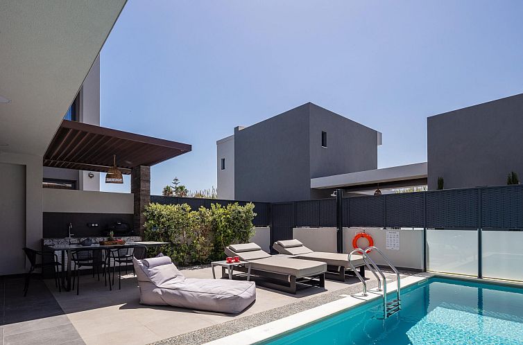 Vakantiehuis VillAgioi Villa II 2-BR Pool Villa, zu Fuß zum