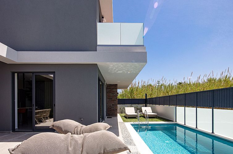 Vakantiehuis VillaSaints II - Elegante Pool-Villa in Strandn